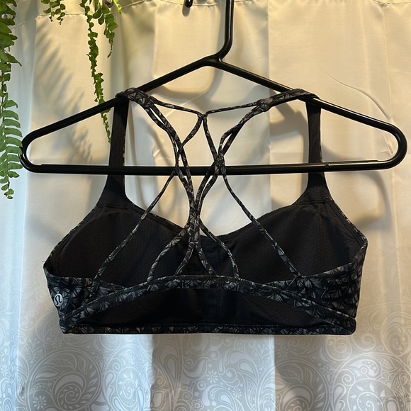 Lululemon sports bra size 8 - Picture 4 of 6